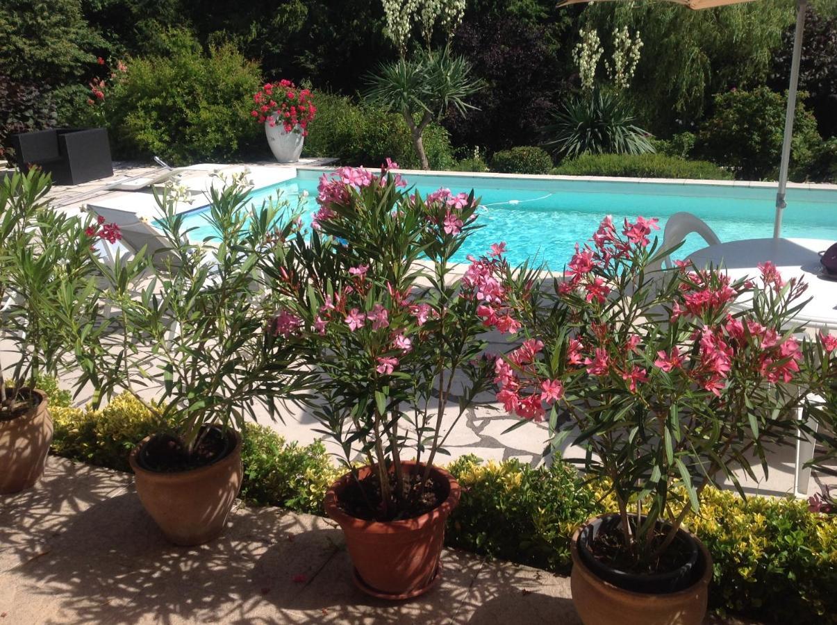 Domaine De La Provencale Bed and Breakfast Saint-Didier-de-la-Tour Exteriör bild